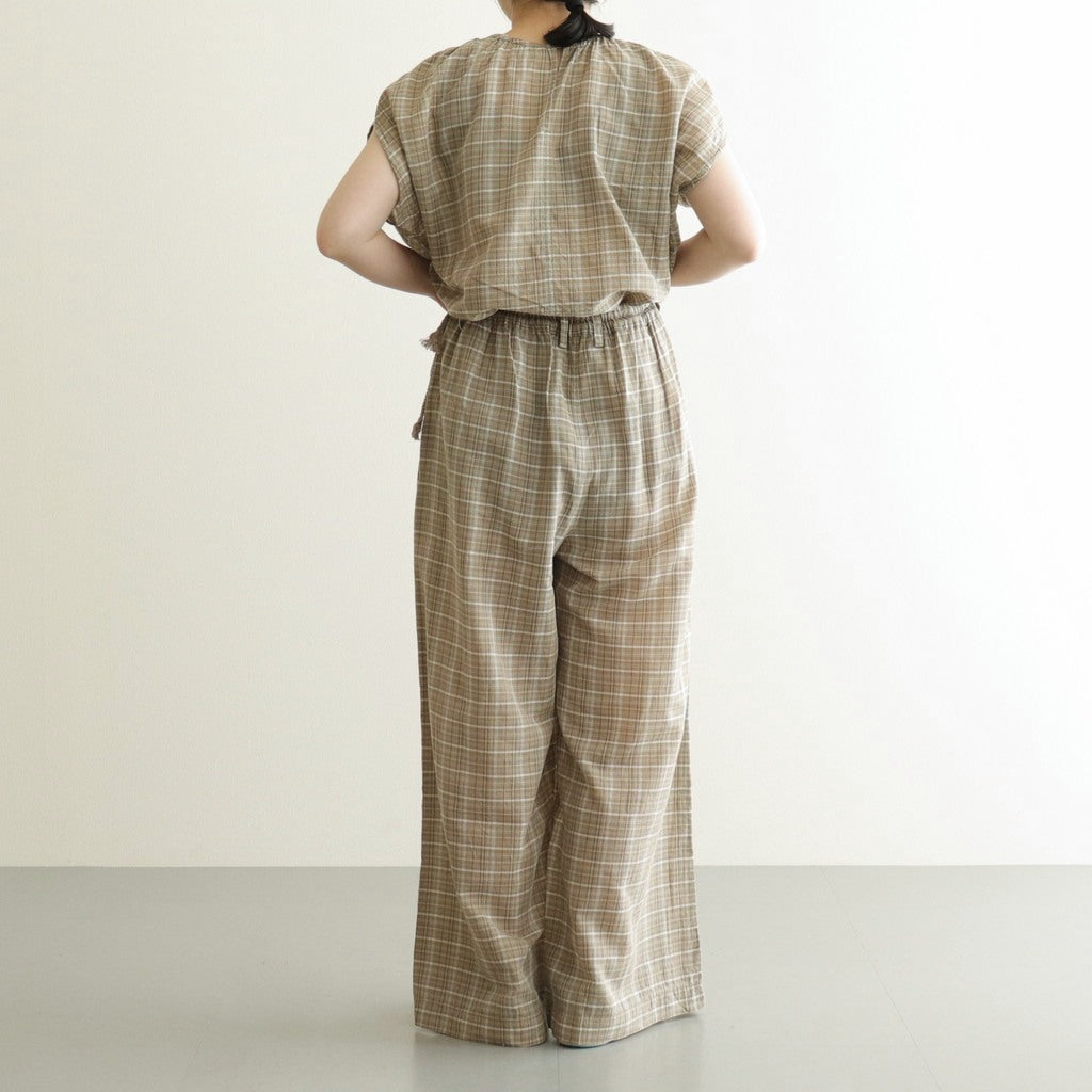 女性モデル(イノウエ):151cm　着用サイズ:F