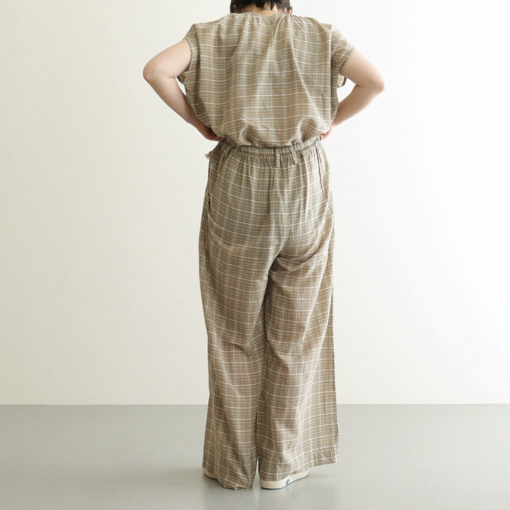 女性モデル(イノウエ):151cm　着用サイズ:F