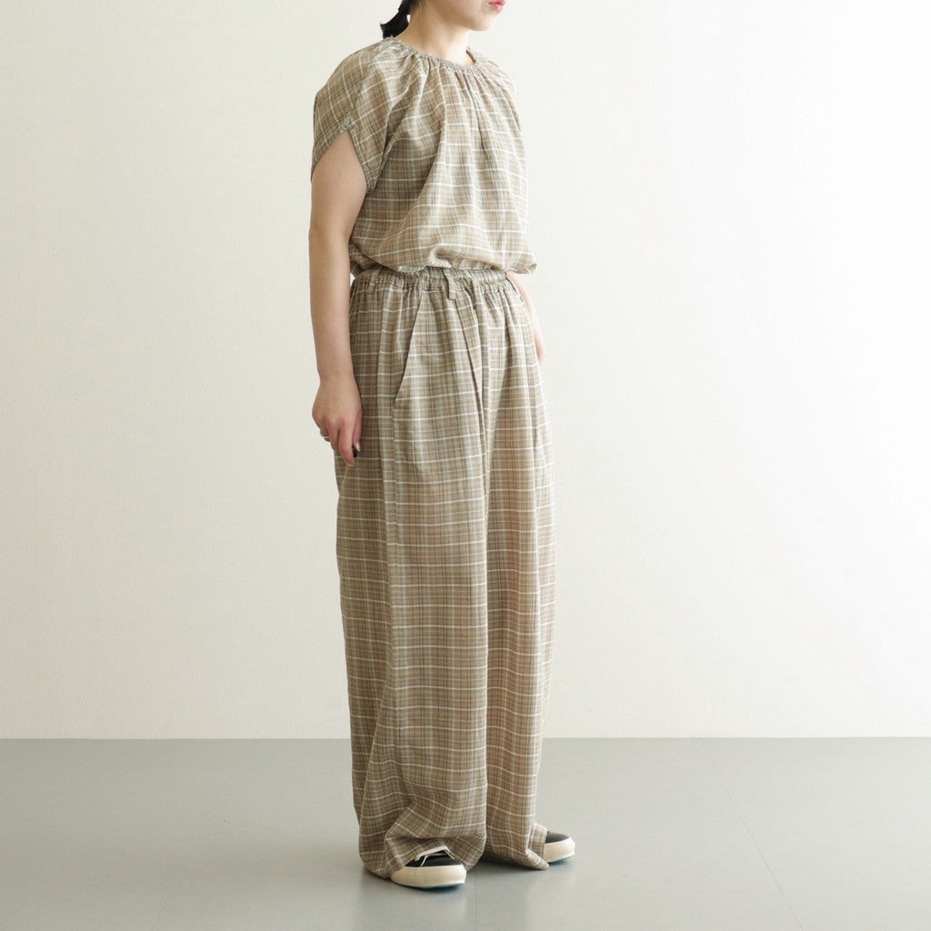 女性モデル(イノウエ):151cm　着用サイズ:F