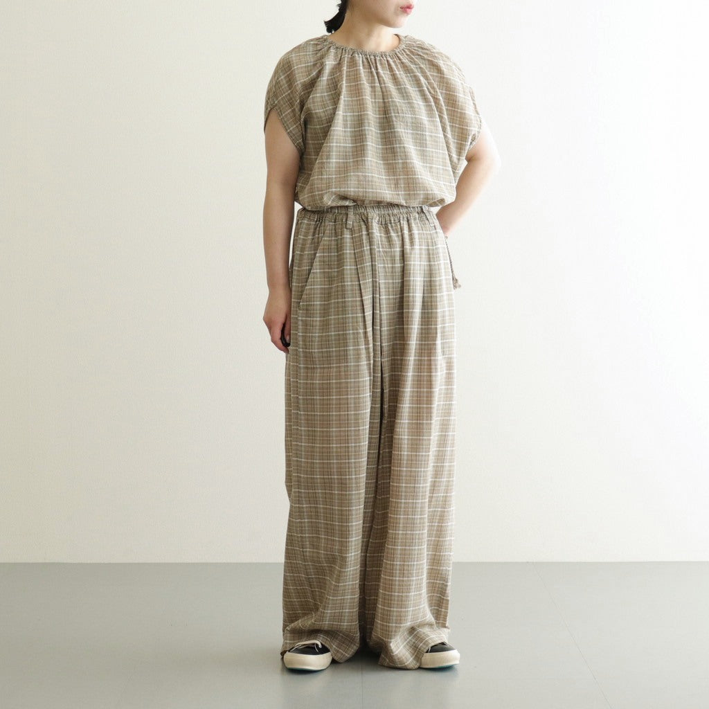 女性モデル(イノウエ):151cm　着用サイズ:F