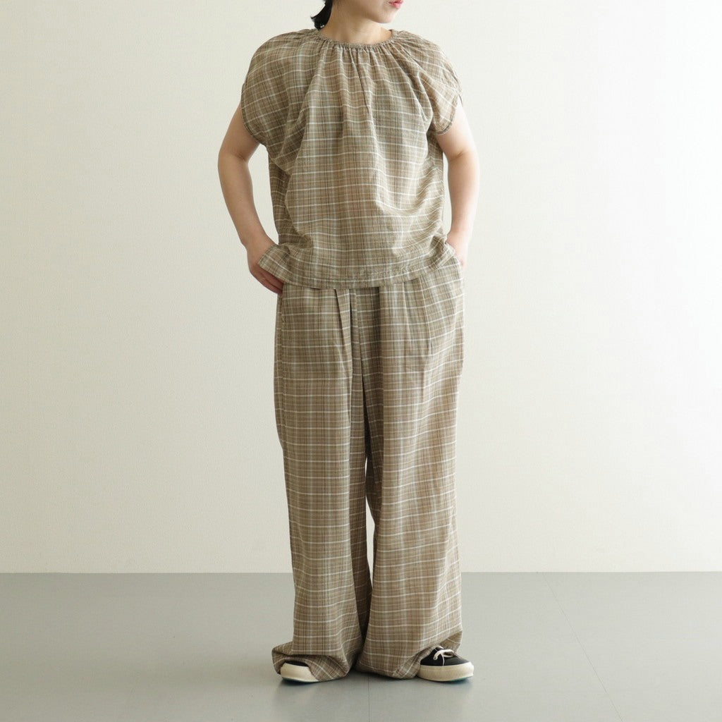 女性モデル(イノウエ):151cm　着用サイズ:F