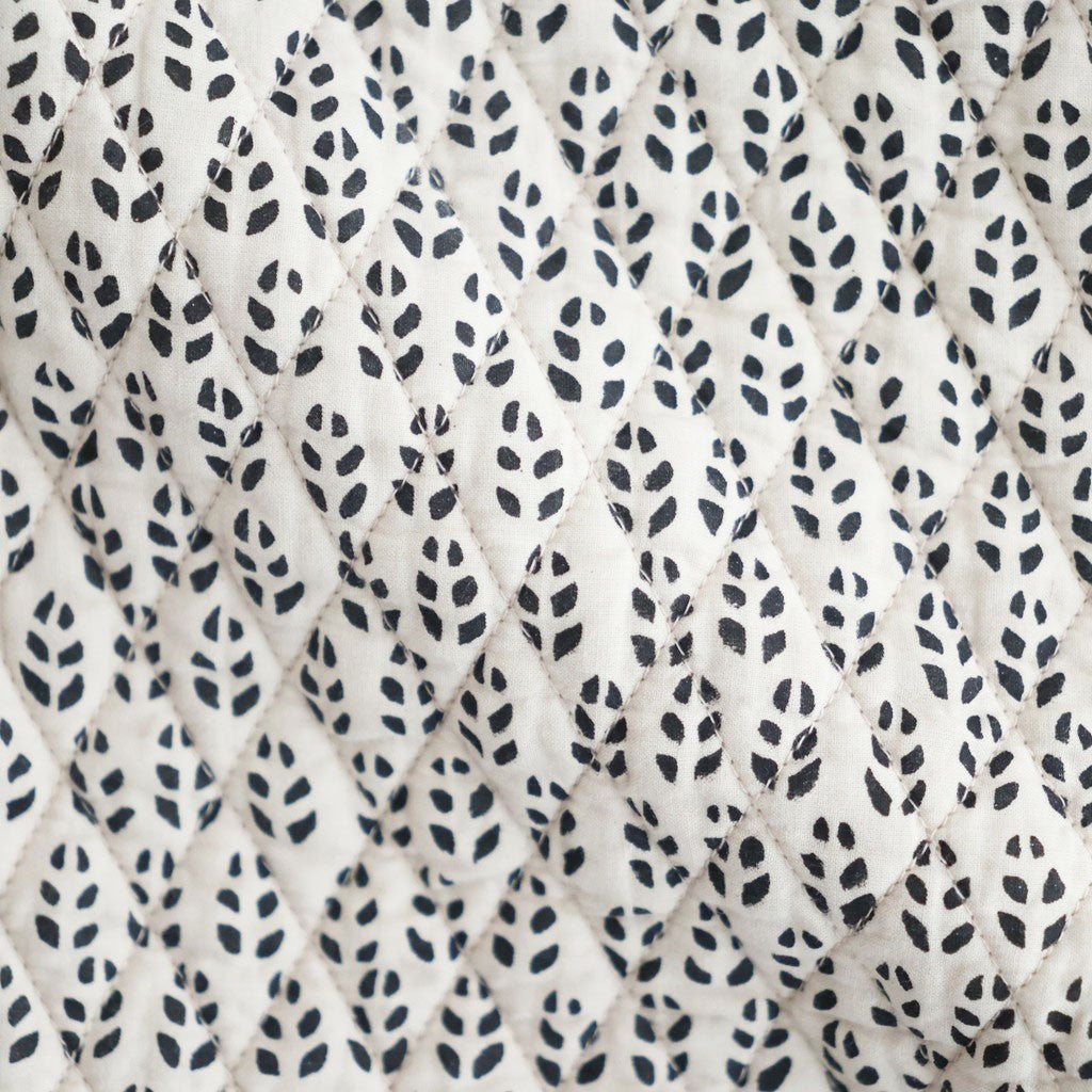 80s VOILE LITTLE TREE BLOCK PRINT QUILTED RAGLAN/SL STRING JACKET #9199 MILKY.GREY/BLACK PRINT [INMDS26721]