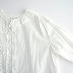 輝きの余白：フリルシャツ #off white [13261-06407]