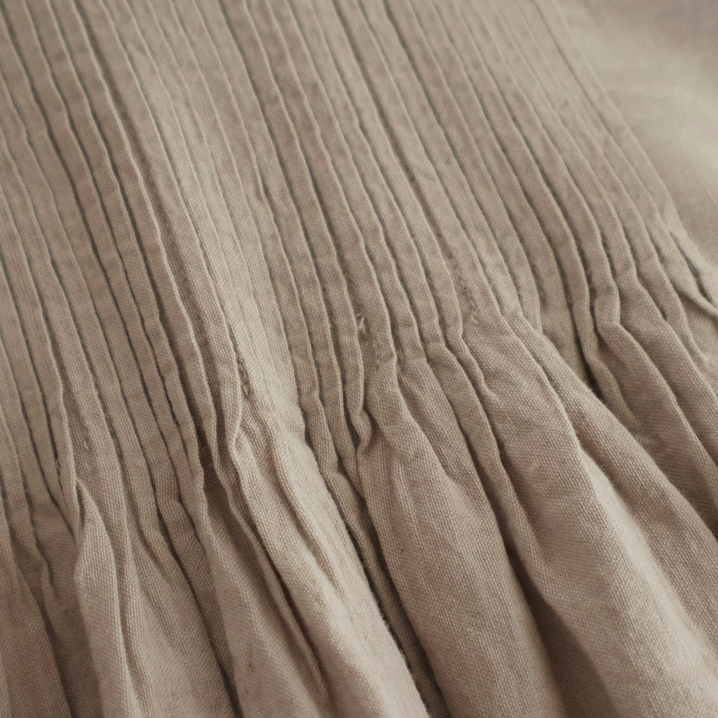 HANDWOVEN HEAVY COTTON PLAIN BACK OPENING STAND COLLAR SHIRT WITH MINI PINTUCK #8300 BEIGE/BLACK SELVAGE [INMDS25722]