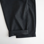 WOOL SERGE 2TUCK TAPERED EASY PANTS #9800 CHARCOAL [GNMDS2501WS]