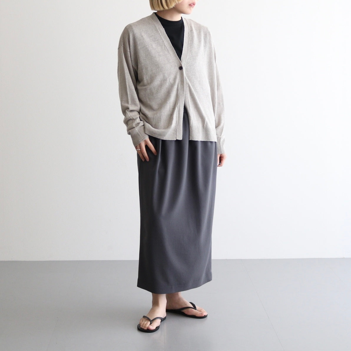 12GG 1PLY LINEN PLAIN V-NECK 1 BUTTON CARDIGAN #8200 LINEN [GNSL23302]
