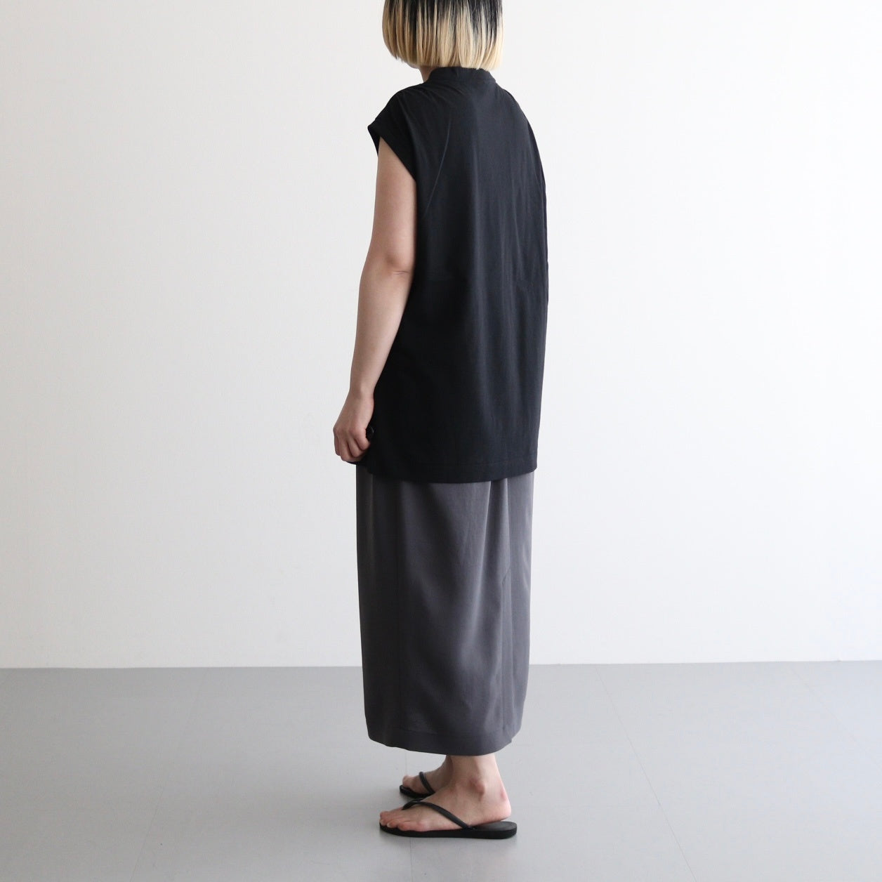 Sleeveless top #Black [TLF-225-cs001-ocj]