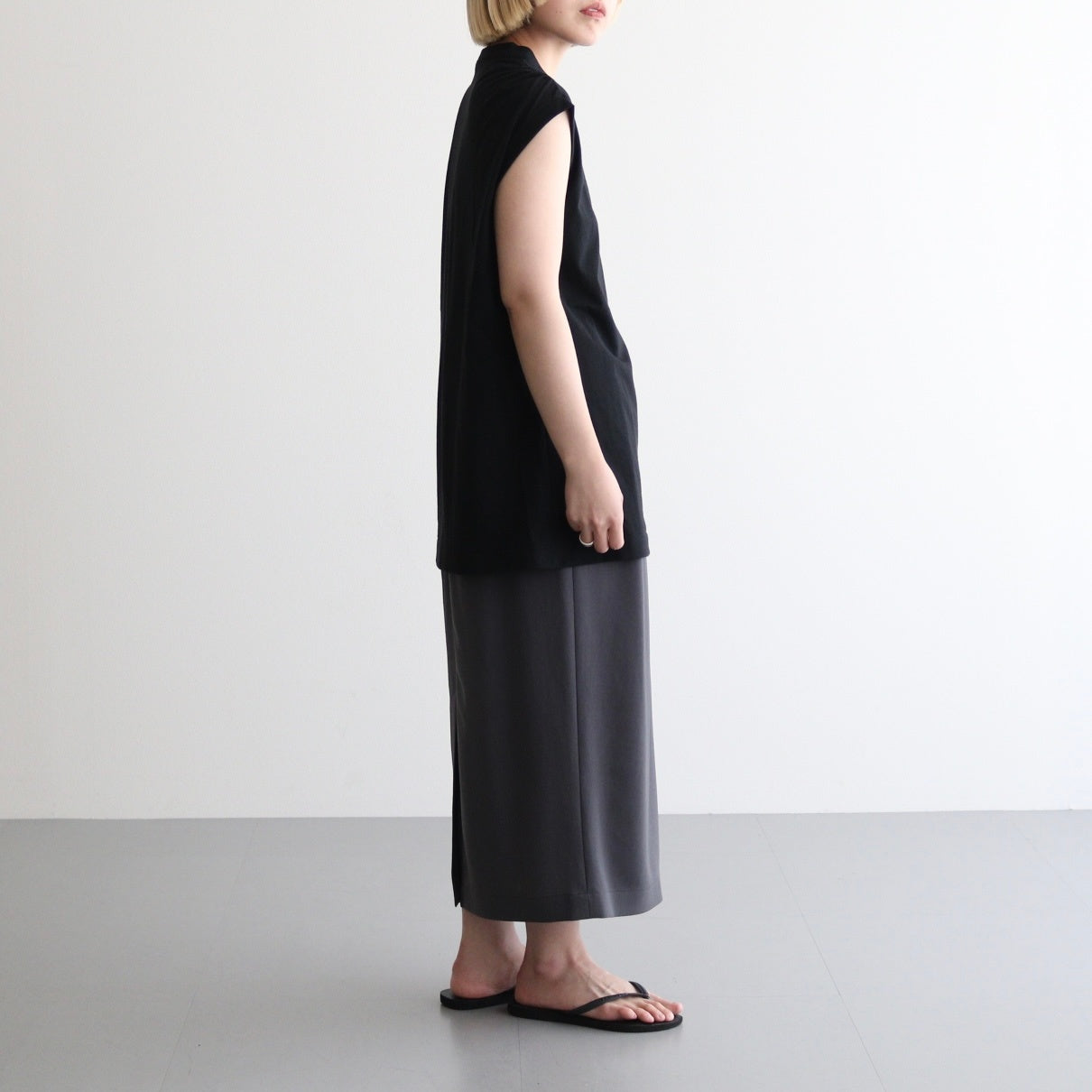 Sleeveless top #Black [TLF-225-cs001-ocj]