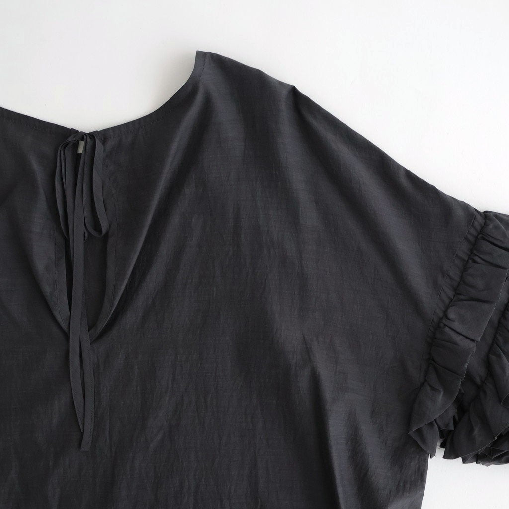 葉影のリズム：Frilled sleeves blouse #earth charcoal [11261-02307]