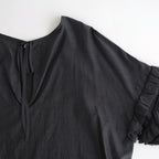 葉影のリズム：Frilled sleeves blouse #earth charcoal [11261-02307]