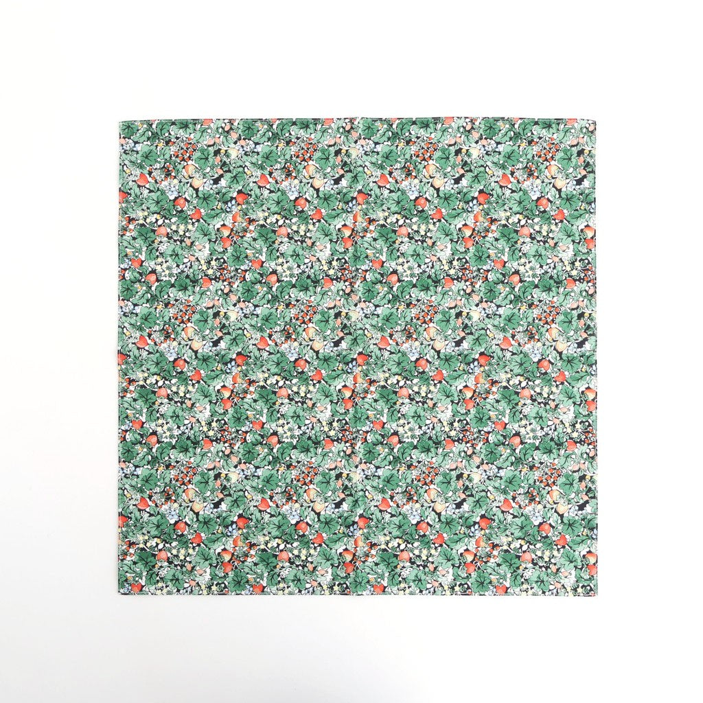 WILD BERRY FIELD LAWN BANDANA #True [no.7881]