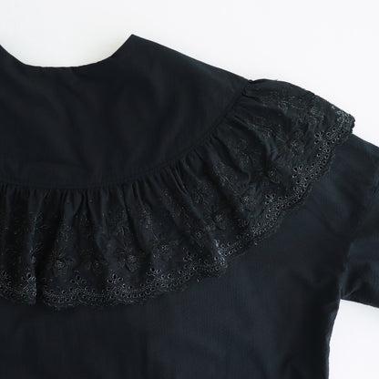 日日夜夜：Wide lace collar smock blouse #black [13251-05107]