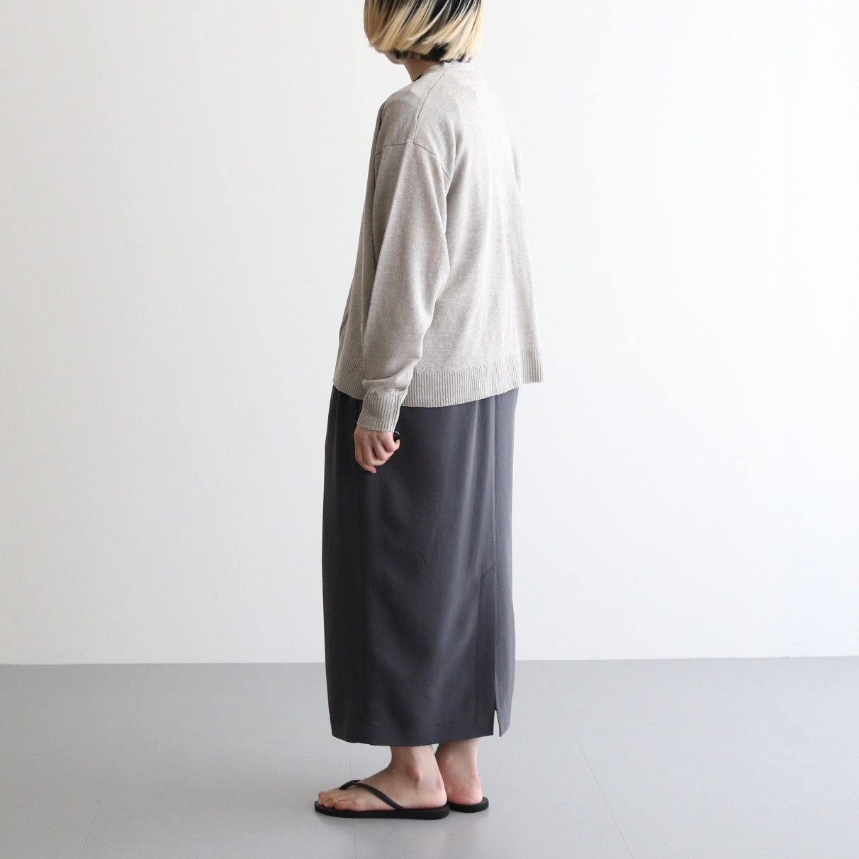 12GG 1PLY LINEN PLAIN V-NECK 1 BUTTON CARDIGAN #8200 LINEN [GNSL23302]