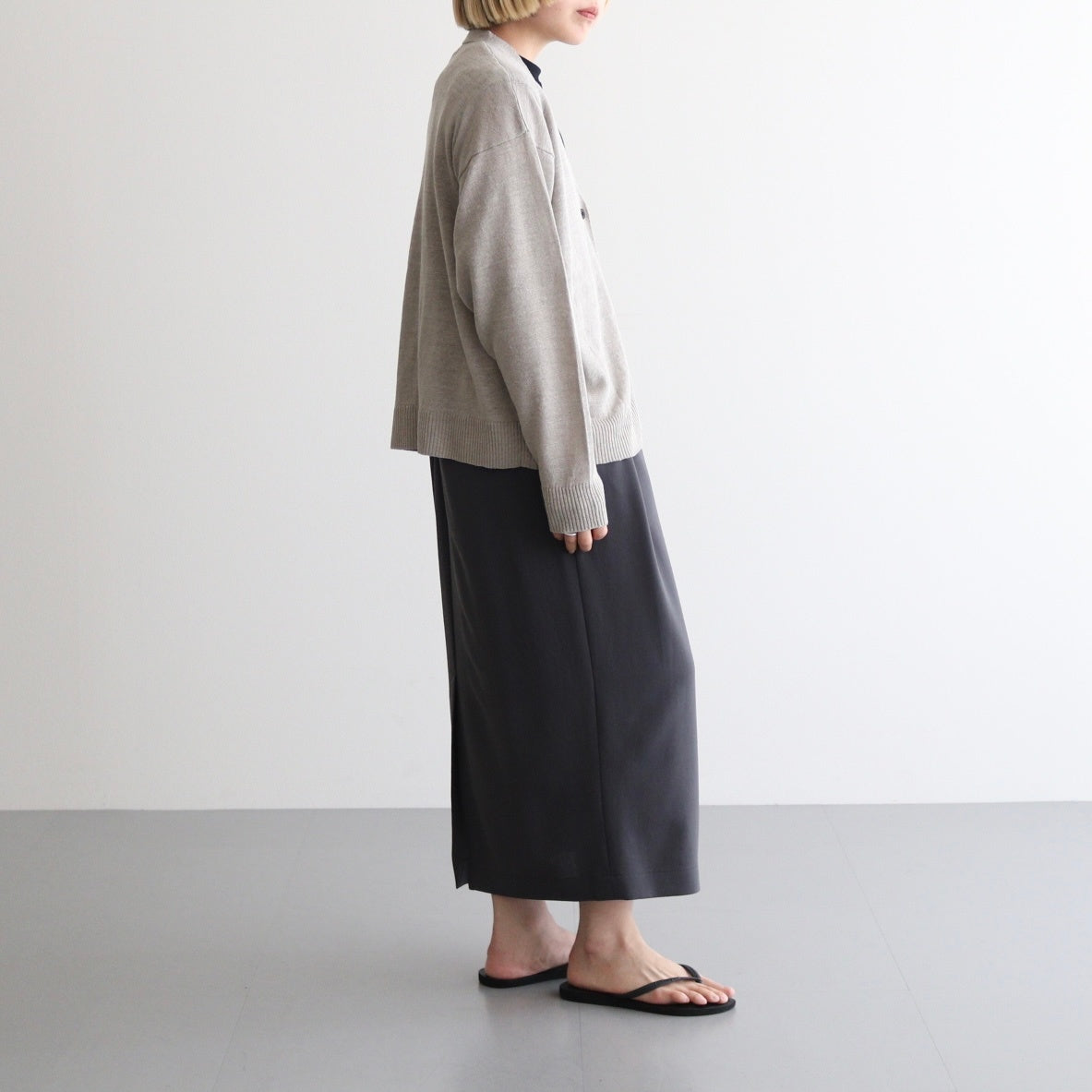 12GG 1PLY LINEN PLAIN V-NECK 1 BUTTON CARDIGAN #8200 LINEN [GNSL23302]