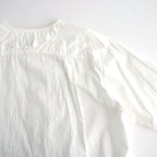 輝きの余白：フリルシャツ #off white [13261-06407]