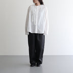 輝きの余白：フリルシャツ #off white [13261-06407]
