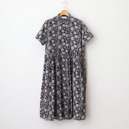 80s VOILE TWO TONE FLOWER PRINT REGULAR COLLAR S/SL DRESS #9982 BLACK x Lt BEIGE PRINT [NSL25084]