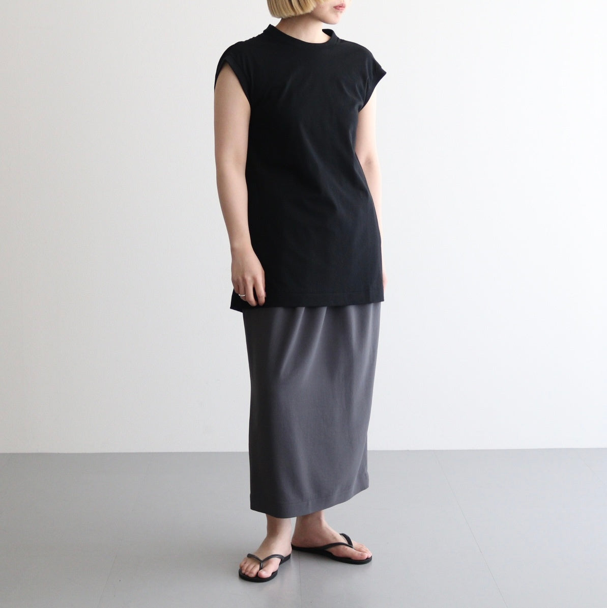 Sleeveless top #Black [TLF-225-cs001-ocj]