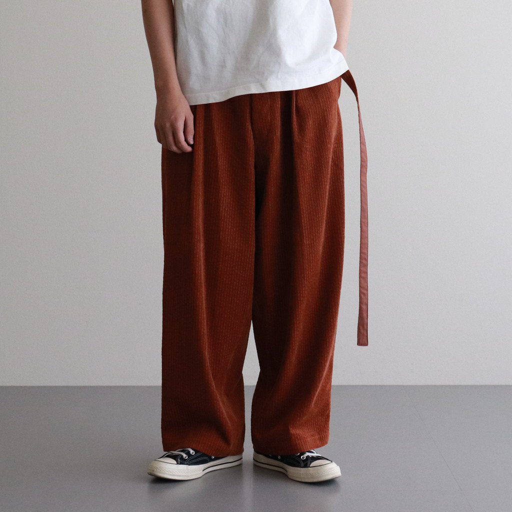 男性モデル(スワダ):180cm　68kg　着用サイズ:4